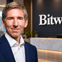 Bitcoin vince sia con boom IA sia con crollo: CIO Bitwise