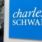 CEO de Charles Schwab ve en criptomonedas una nueva fuente de ingresos
